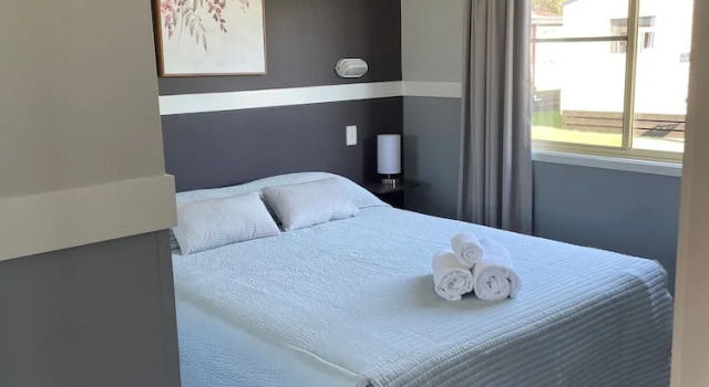 Номер Standard с 2 комнатами с видом на озеро Stoney Park Holiday Park