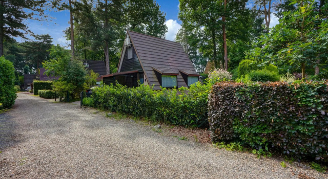 Picturesque Holiday Home in Lanaken Near a Lake, Prenota Hotel Hotel a Flanders con parcheggio, Parcheggio