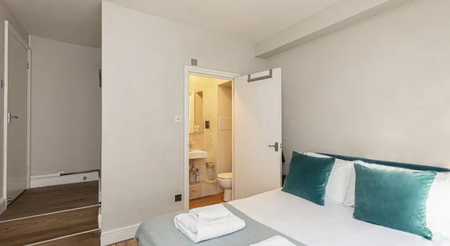 Chic 1 BR Flat, 15 min to Old Spitalfields Market, Забронировать Отель Лондон Большой Лондон, рядом с 19 Princelet St Museum