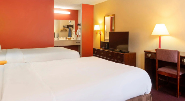 Четырёхместный номер Premium OYO Hotel Adairsville Hwy 140