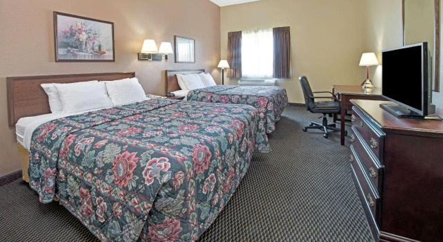 Четырёхместный номер Standard Days Inn by Wyndham Collinsville St Louis