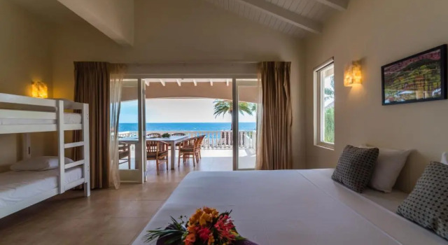Вилла с 5 комнатами Coral Estate Rentals