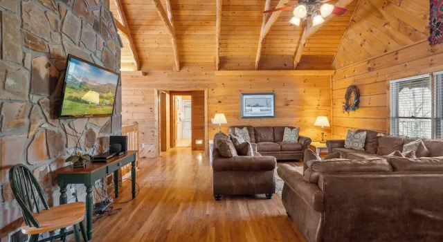 Country Pines Lodge, Забронировать Дом для отпуска Отели Great Smoky Mountains National Park с парковкой, Парковка