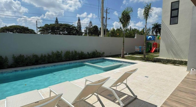 Апартаменты Mountain and Pool Modern Apartment