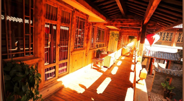 Bamboo Inn, Забронировать Отель Лицзян Юньнань, рядом с Улица Сквер-стрит Древнего города Даянь