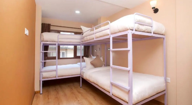 Кровать в общем номере (женский номер) Holiday Hostel
