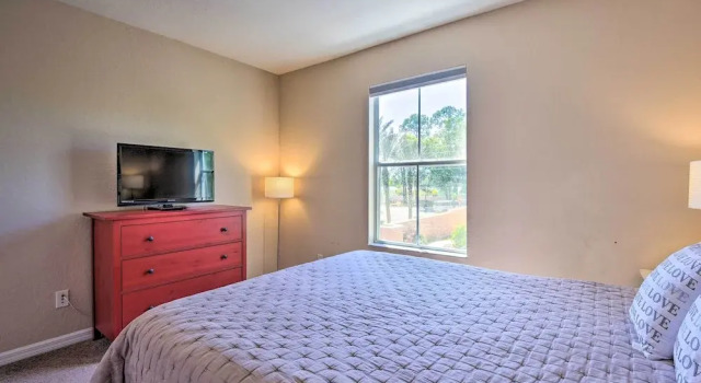 Cozy Resort Townhome w/ Gas Grill, 3 Mi to Disney!, Rezerwuj Ośrodek wypoczynkowy Hotele w Kissimmee z parkingiem, Parking