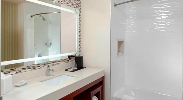 Двухместный люкс Courtyard by Marriott DeLand Historic Downtown