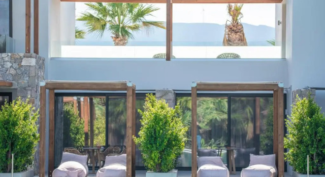 Полулюкс с балконом Caravia Beach Hotel