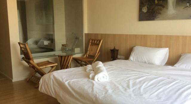 Himawari at Condo, Varaa Huoneisto Hotellit North-Eastern Thailand pysäköinnillä, Pysäköinti