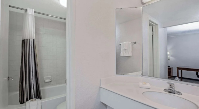 Двухместный люкс La Quinta Inn by Wyndham Stockton