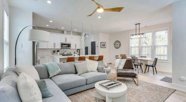 2 Mi to Historic Dtwn Wilmington: Luxe 3BR Home, Buchen Sie Ferienhaus Wilmington North Carolina