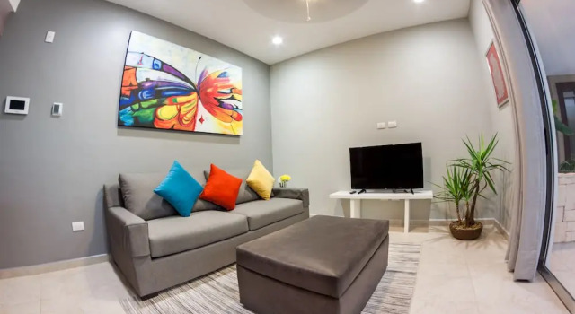 Номер Deluxe In heart of town 1BR condo in steps distance from the 5th Av by Happy Address