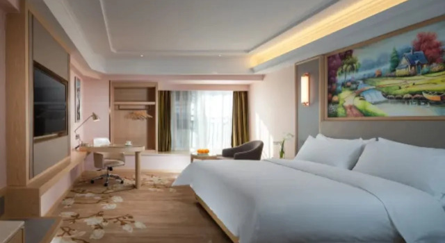 Vienna Hotel (Kunming Municipal Government Chunrong Street Subway Station)