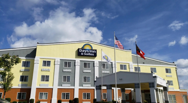 Четырёхместный номер Standard Days Inn & Suites by Wyndham Union City