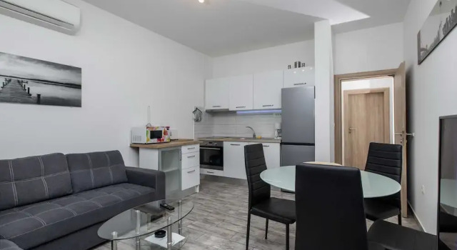 Apartment Villa Andelka, Varaa Huoneisto Hotellit Stobrec uima-altaalla, Uima-allas