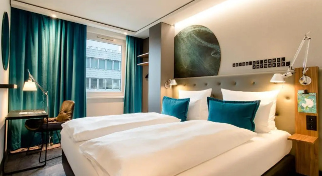 Двухместный номер Standard Motel One Frankfurt-Airport
