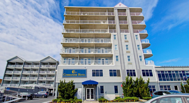 Commander Hotel & Suites