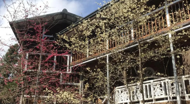 Gemlu Hotel