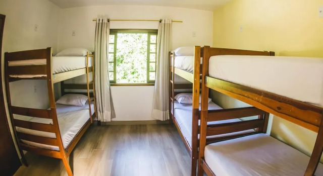Кровать в общем номере с 6 комнатами Hostel Refúgio