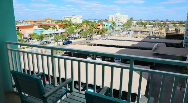 Номер Standard с балконом и с видом на город Dolphin Sands Clearwater Beach, an Ascend Collection Hotel