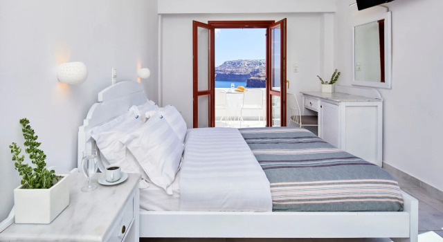 Номер Standard с балконом и с видом на горы Santorini View