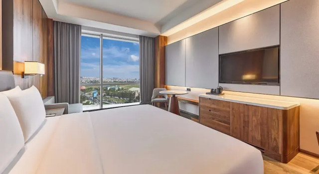 Двухместный номер Premium с видом на город Crowne Plaza Phnom Penh by IHG 金边皇冠假日酒店 Former VM Hotel