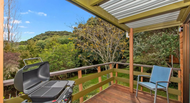 The Cowshed Wairoro Park - Russell Holiday Home, Rezerwuj Hotel Hotele w Auckland Region z parkingiem, Parking
