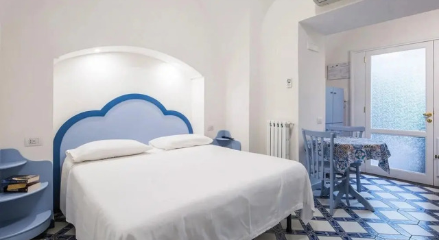 Relais Torre Rossa Apartments, Забронировать Апартаменты/квартира Отели Сорренто с парковкой, рядом с St.Francis Church and Convent, Парковка