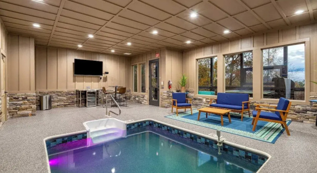 Коттедж с 3 комнатами с балконом Rambling Ridge Lodge Endless Amenities Fun Indoor Pool Hot Tub A Arcade Game Room