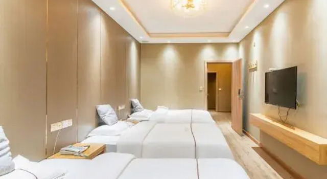 Трёхместный люкс Ziyang Business Hotel (Changge Zhongxu Avenue)
