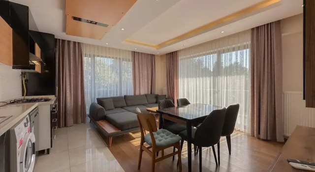 Номер Royal Дуплекс с 3 комнатами с балконом Flower City Suites