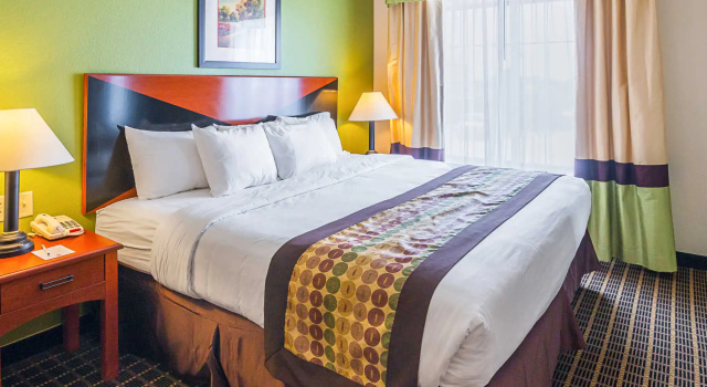 Люкс Clarion Inn & Suites Weatherford South
