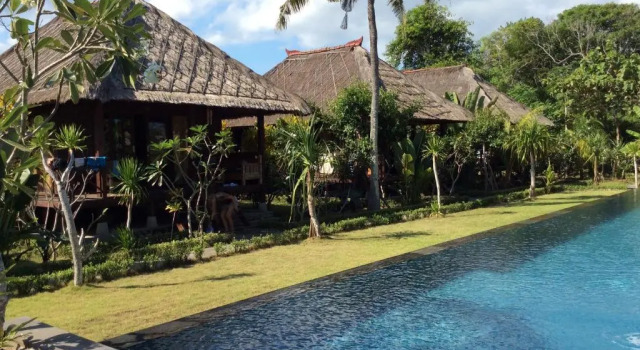 Бунгало c 1 комнатой с видом на бассейн Sunset Villa & Cafe Lembongan