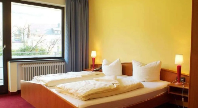 Hotel Maarium Meerfeld, Book Hotel Meerfeld Vulkan Eifel