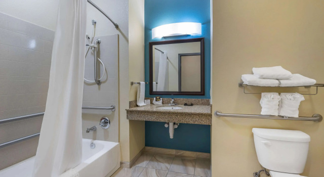 Четырёхместный люкс Best Western Plus Patterson Park Inn