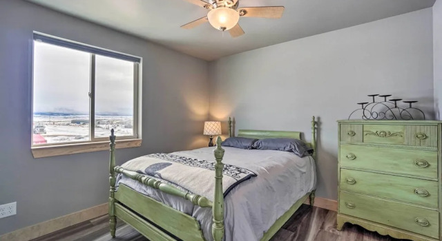 Spacious Saratoga Condo w/ Mountain Views!, Réserver Appartement Saratoga Wyoming