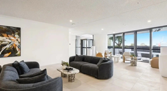 Brisbane 1BR With Pool, Spa, Sauna and Balcony, Забронировать Апартаменты/квартира Брисбен Brisbane Region, рядом с Торговый центр Queen Street