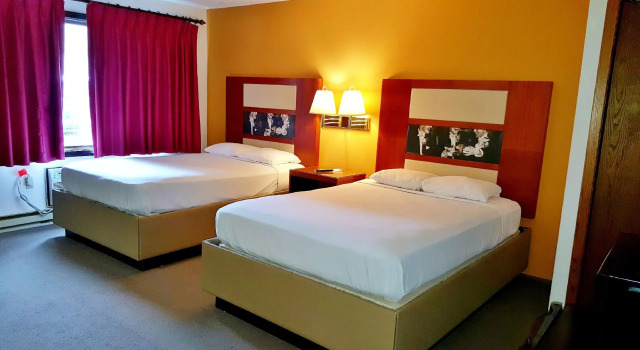 Четырёхместный номер Standard Country Hearth Inn Iron Mountain