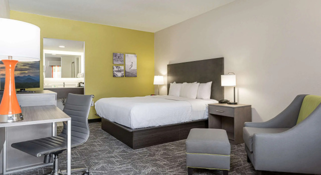 Двухместный номер Standard Quality Inn Asheville Downtown Tunnel Rd