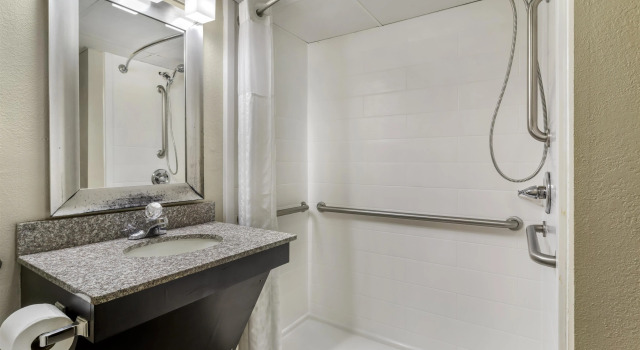 Четырёхместный номер Standard Best Western Plaza Inn