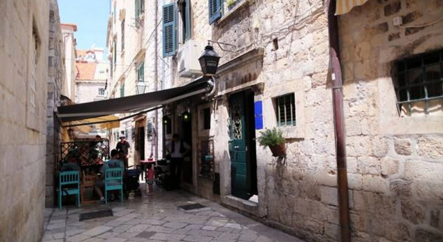 Apartments & Rooms Lejletul