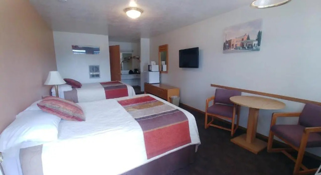 Четырёхместный номер Standard Blue Pine Motel