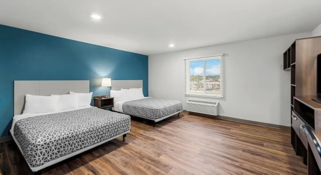 Четырёхместный люкс Woodspring Suites Newington - Hartford South