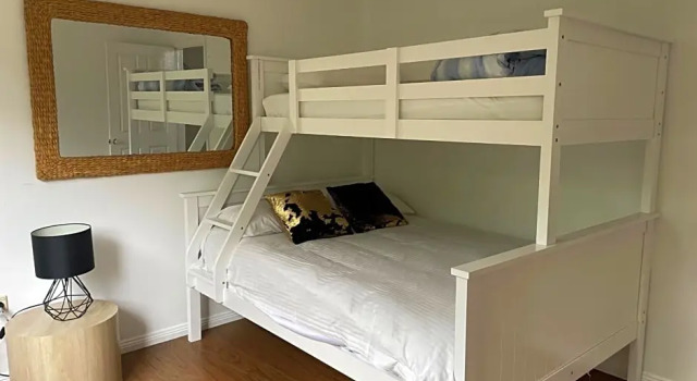 Коттедж с 3 комнатами South Coast Retreat