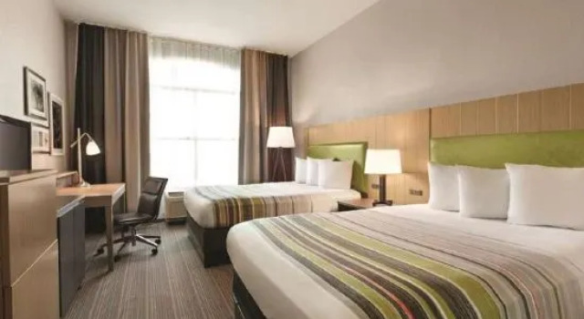 Четырёхместный люкс Country Inn & Suites by Radisson, Petersburg, VA
