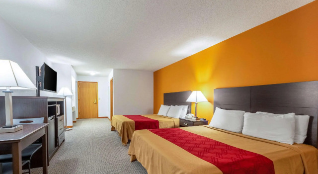 Четырёхместный номер Standard Econo Lodge Lakeshore