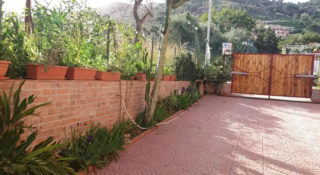 Fabiene Familyholidays, Book Apartment Hotels in Sicily with Parking, Parking