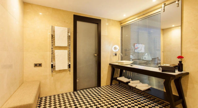 Семейный люкс Quentin Boutique Hotel