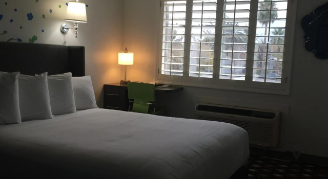 University Inn ASU/Tempe, Забронировать Отель Пруд в Темпе Phoenix Metropolitan Area, рядом с Антропологический музей государственного университета Аризоны